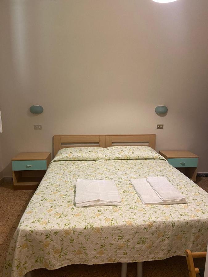Hotel Sole Марина-ди-Масса Экстерьер фото